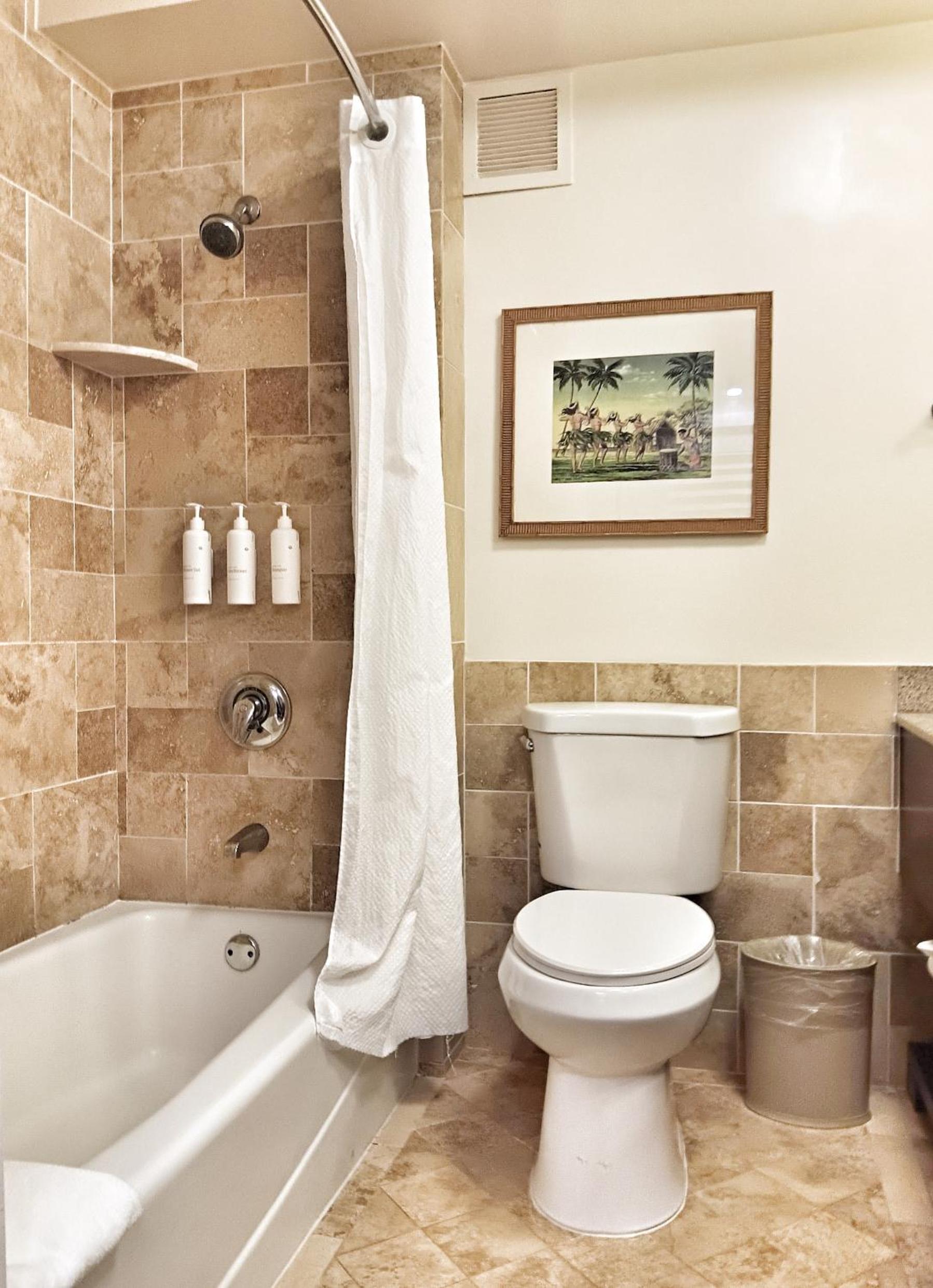East Shore Beachfront Resort, Restaurant, Bar, AC, Spa, Pool & Gym