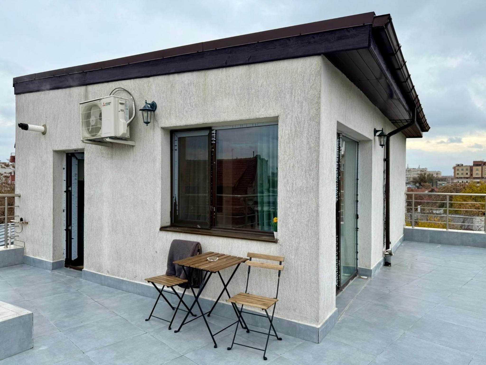 Panorama View Retreat - Elegant City Studio