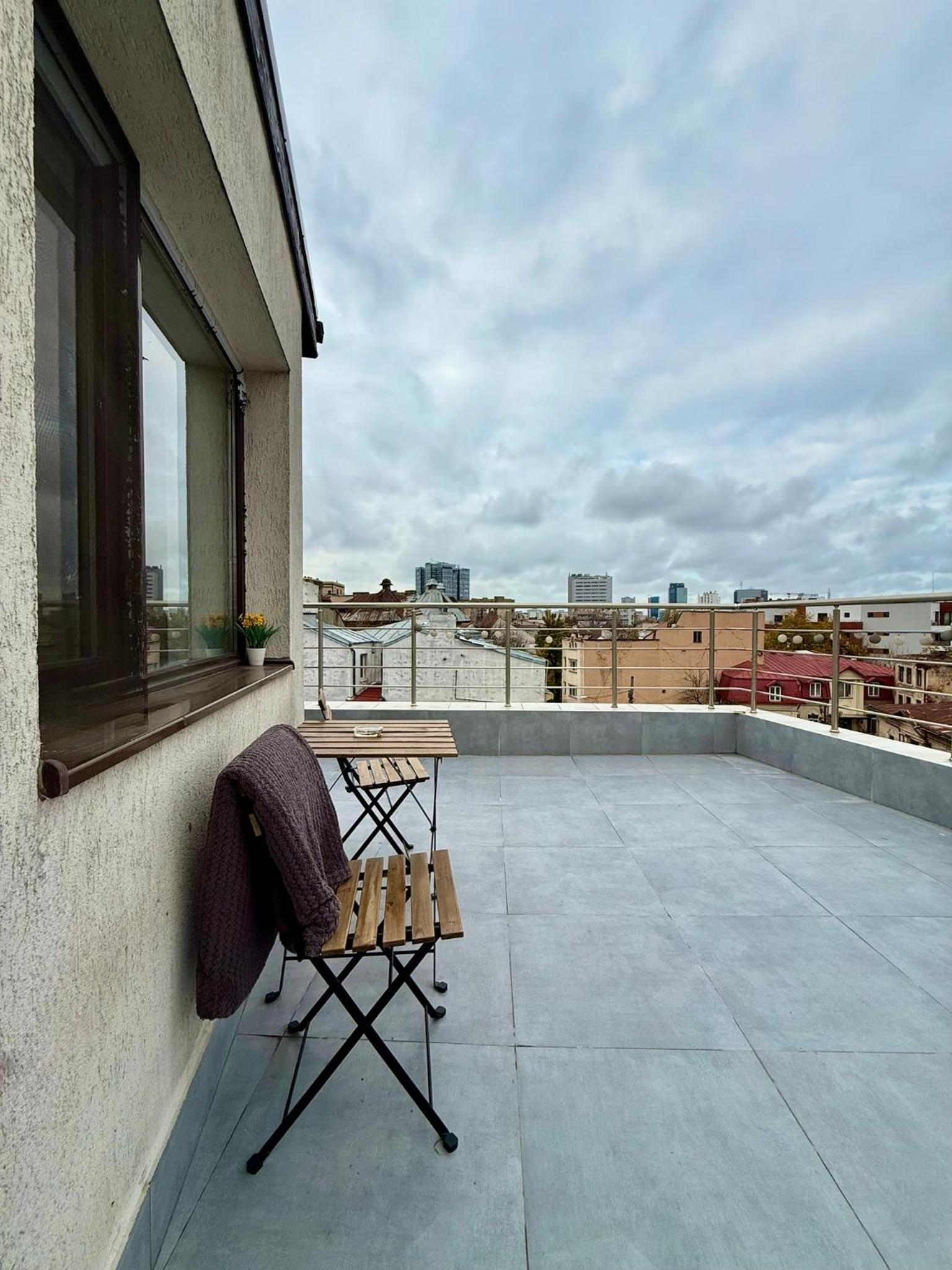 Panorama View Retreat - Elegant City Studio