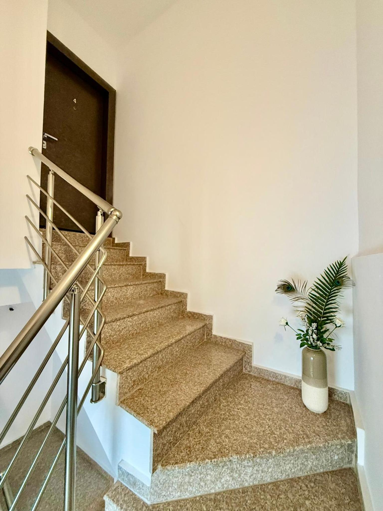 Panorama View Retreat - Elegant City Studio