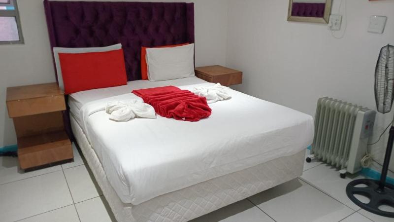 Neo & Ruks Guest House goodwood 4