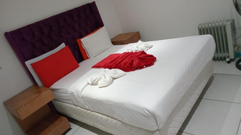 Neo & Ruks Guest House goodwood 4