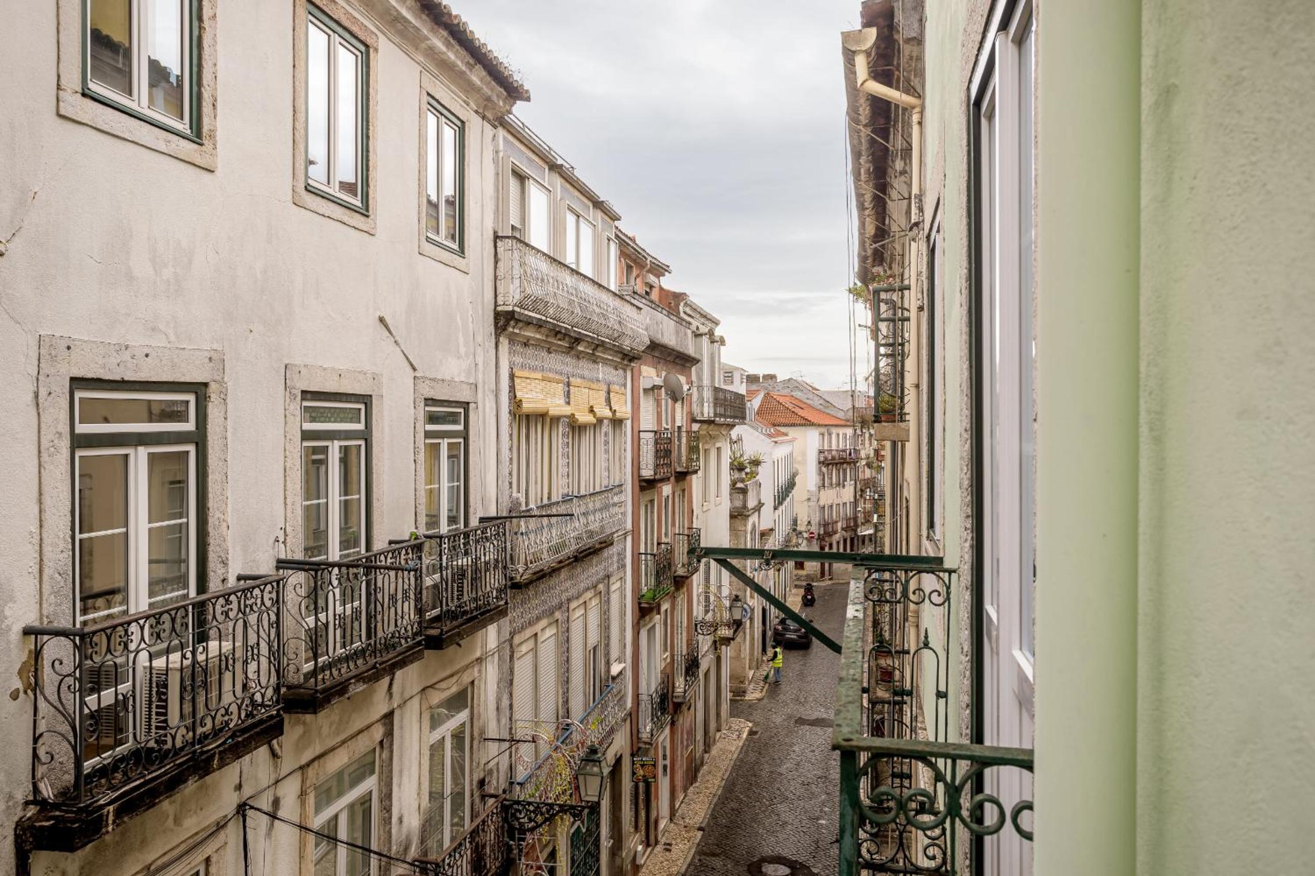 Bairro Alto Elegant by Homing