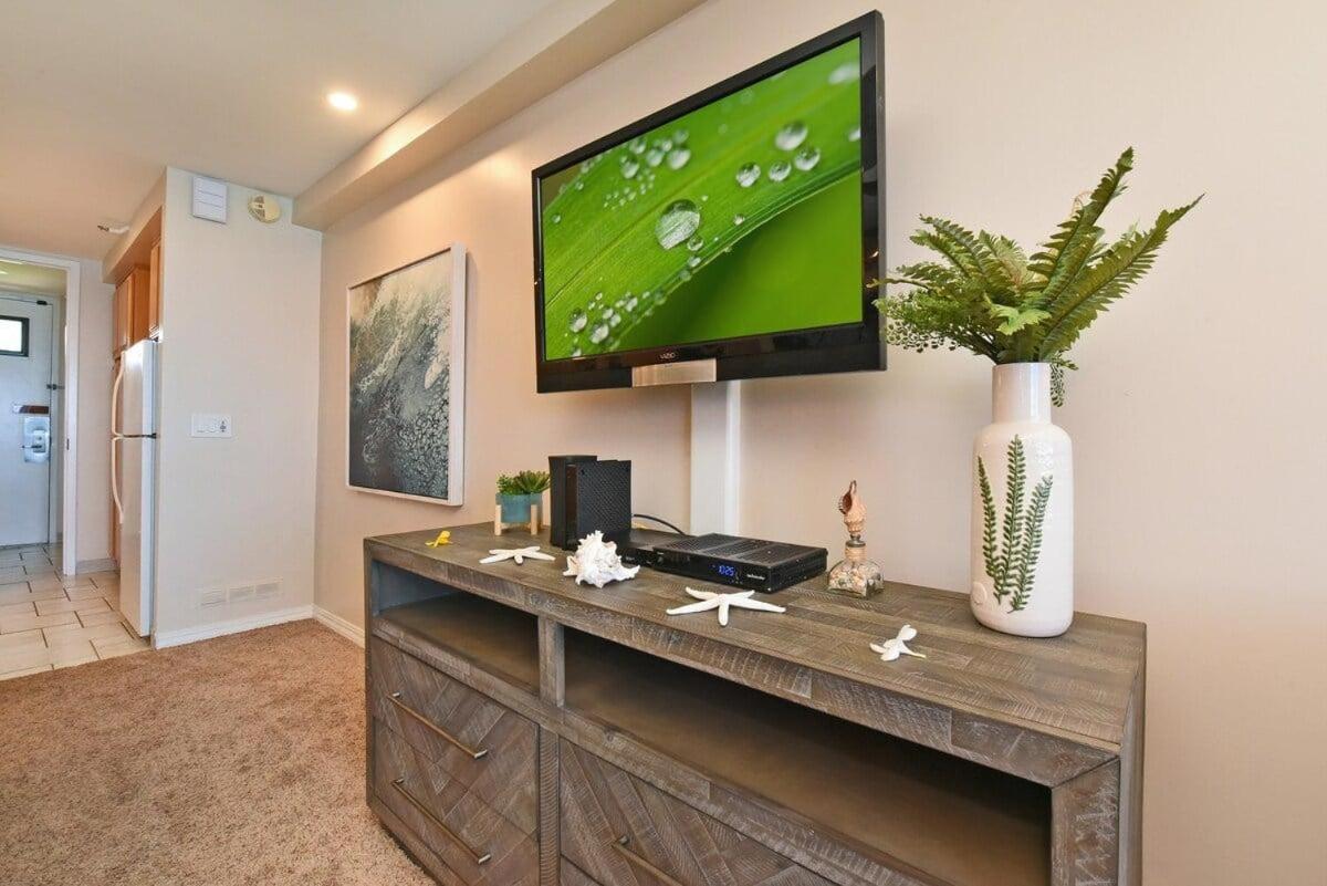 Maui Kai 206 · MK 206 Updated OceanFront Studio w Pool AC Views