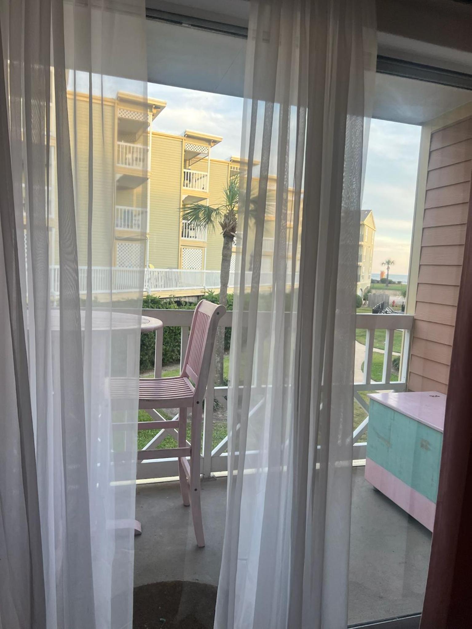 Ocean & Pool View - Hot Tubs - 2 Pools - Gym - Tennis ct - on seawall - Shoreline Stays 08