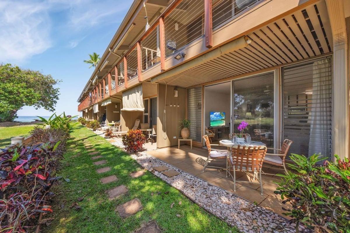 Hale Kai 110 · HKI 110 1BD Condo w Oceanviews and Oceanfront Poo