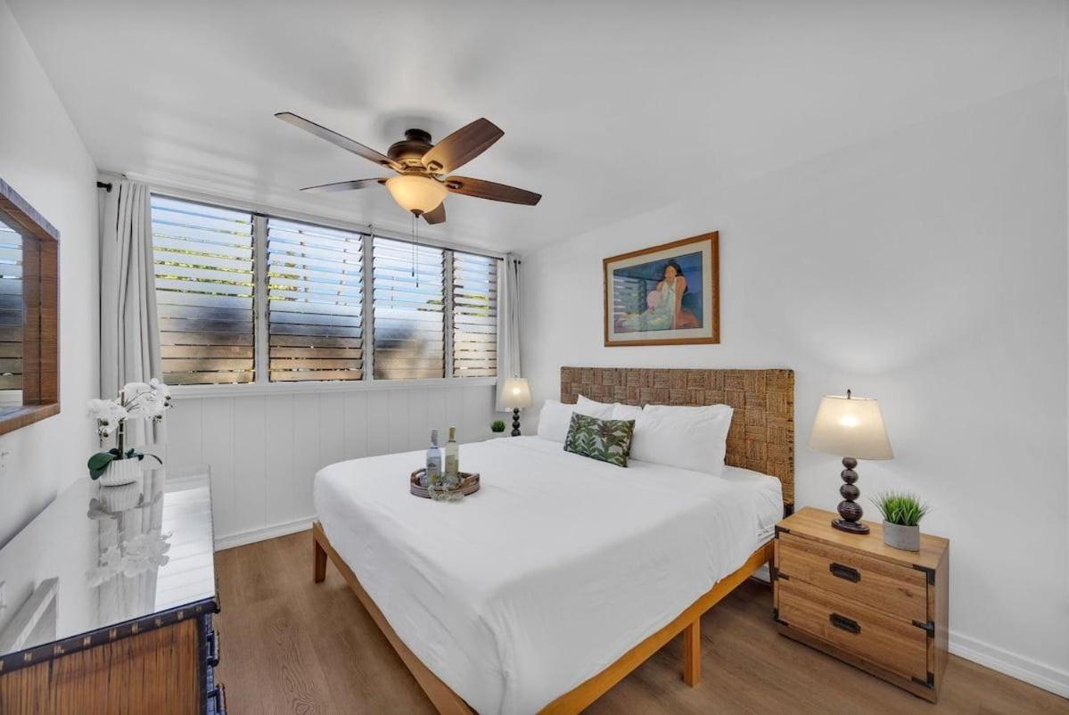 Hale Kai 110 · HKI 110 1BD Condo w Oceanviews and Oceanfront Poo