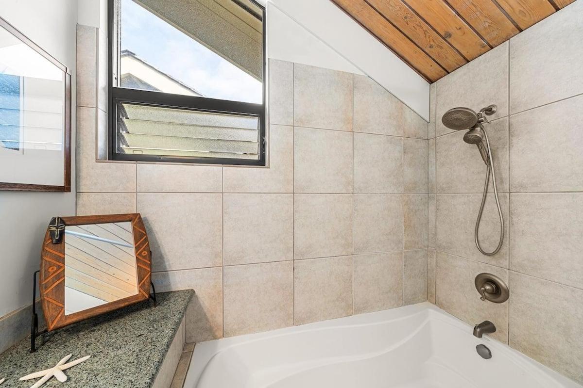 Kahana Village 3 · KHV 3 Remodeled 2BD Condo with Oceanfront Lan