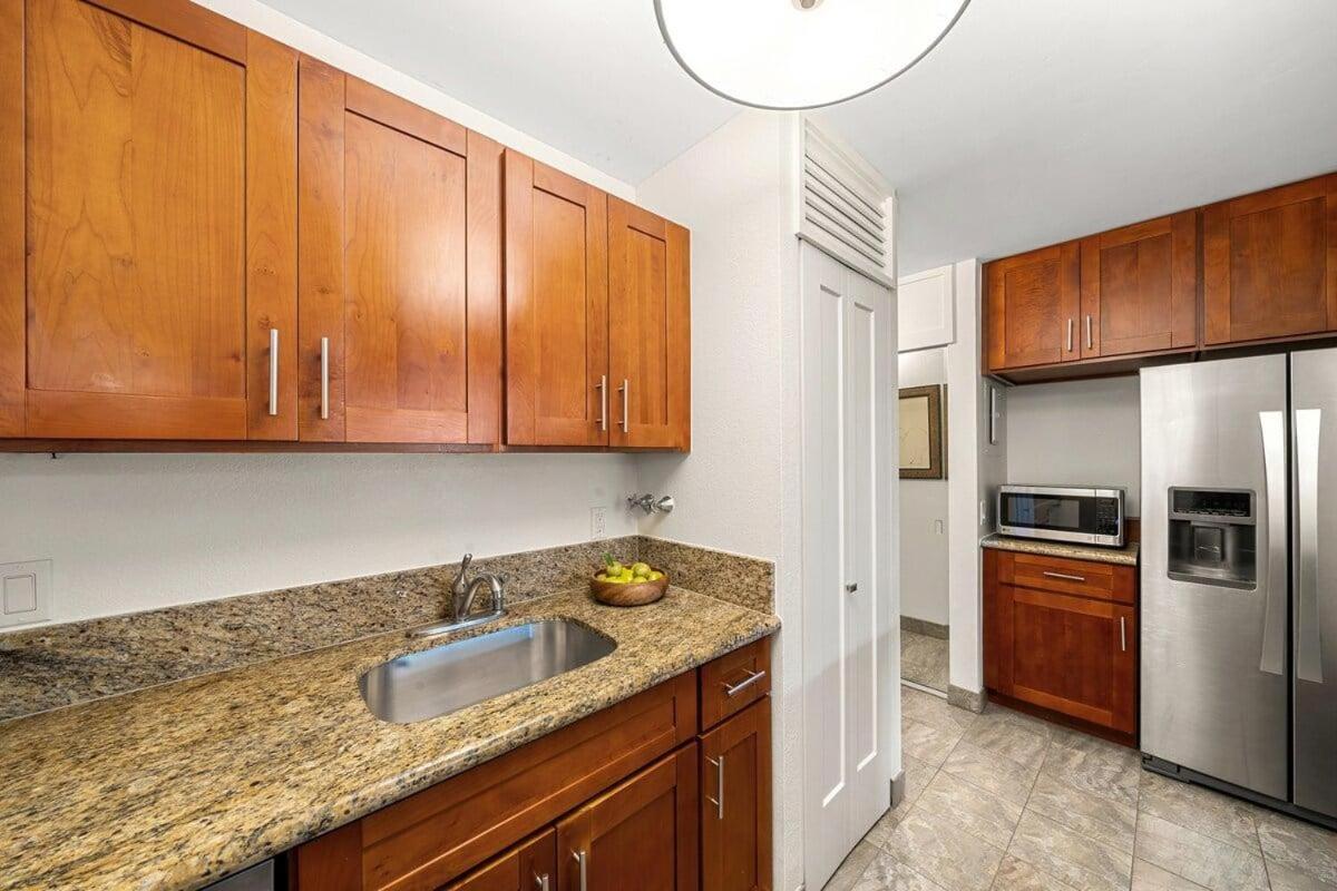 Maui Vista 1106 · MV 1106 Updated 1BD Condo Steps from Beach Poo