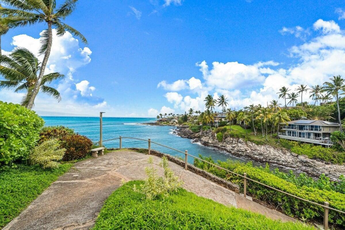 Alaeloa 38 · ALA 38 Beautifully Remodel 3BD Partial Ocean Views