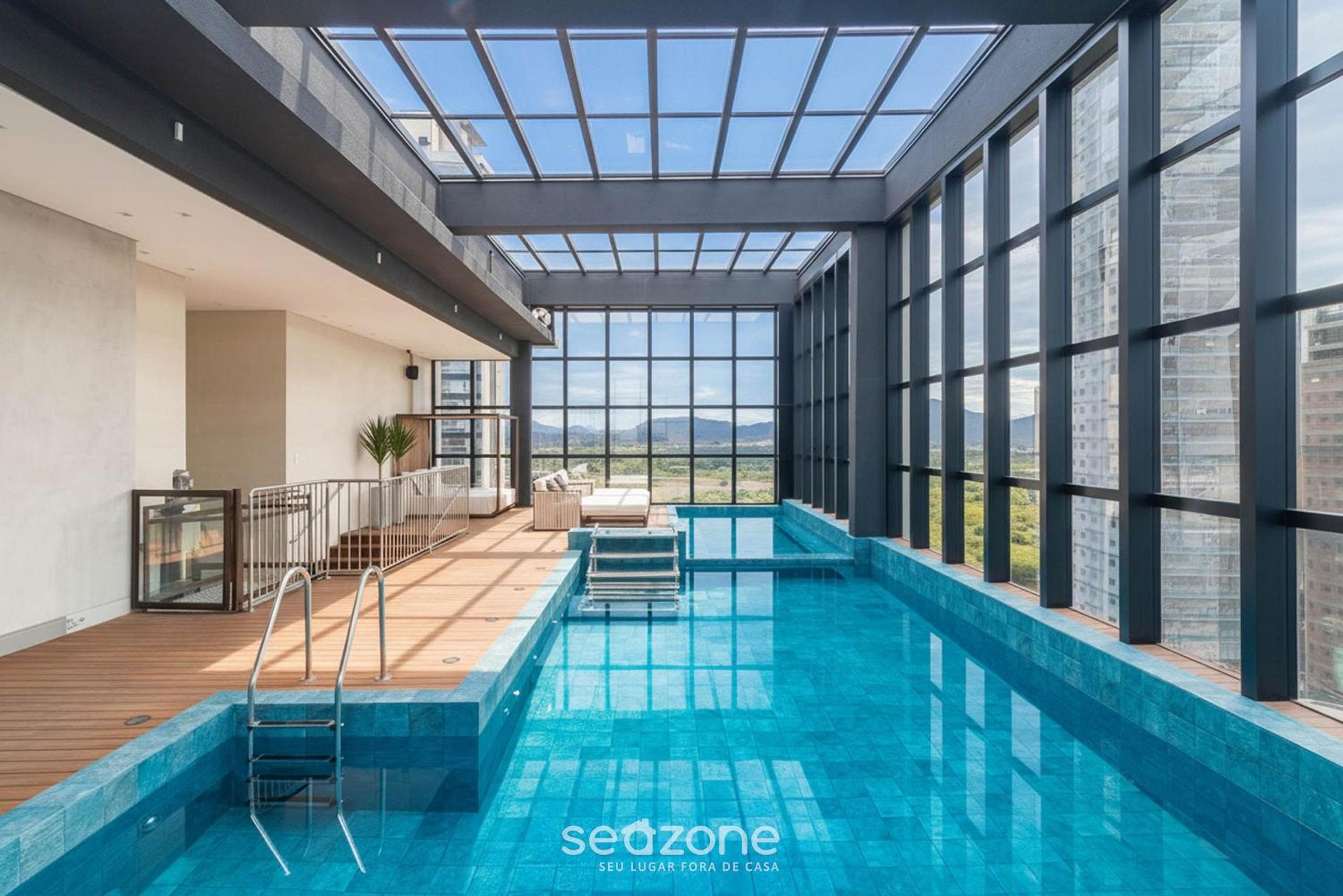 Your exclusive stay just steps from the sea in Meia Praia - FFS!