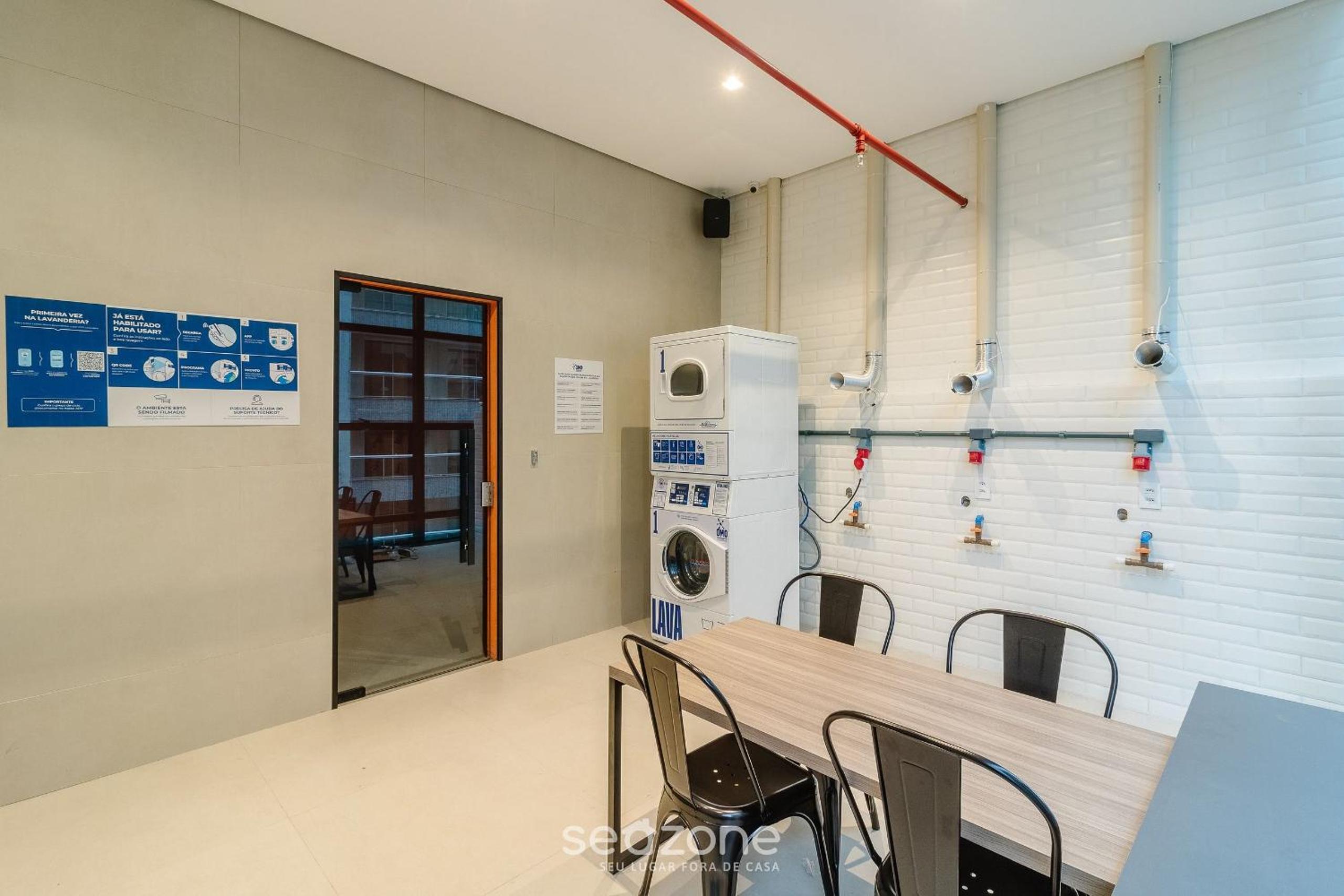 Your exclusive stay just steps from the sea in Meia Praia - FFS!