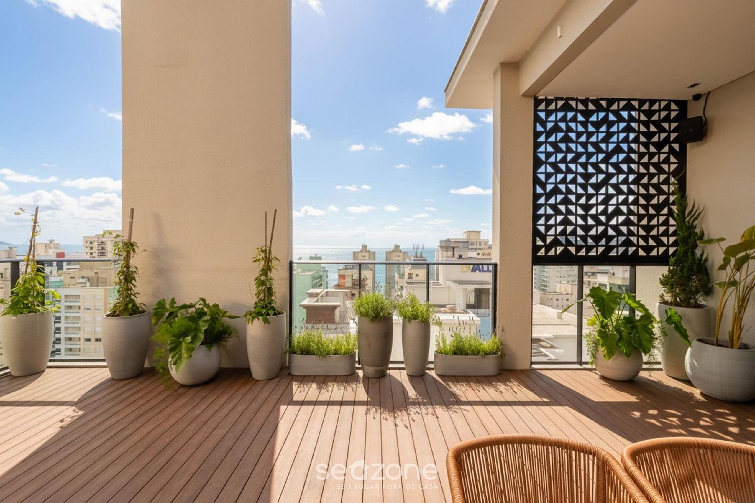 Your exclusive stay just steps from the sea in Meia Praia - FFS!