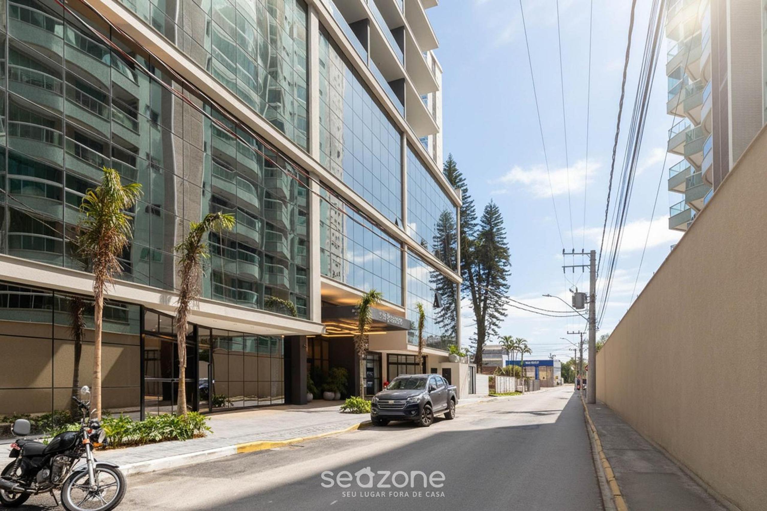 Your exclusive stay just steps from the sea in Meia Praia - FFS!