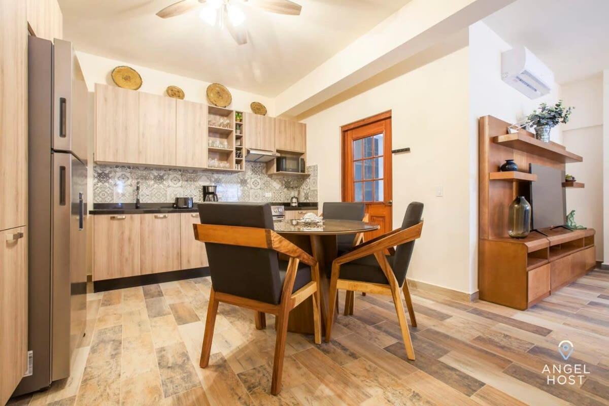Prime Location 1 Block to Malecon Smart TV & WiFi