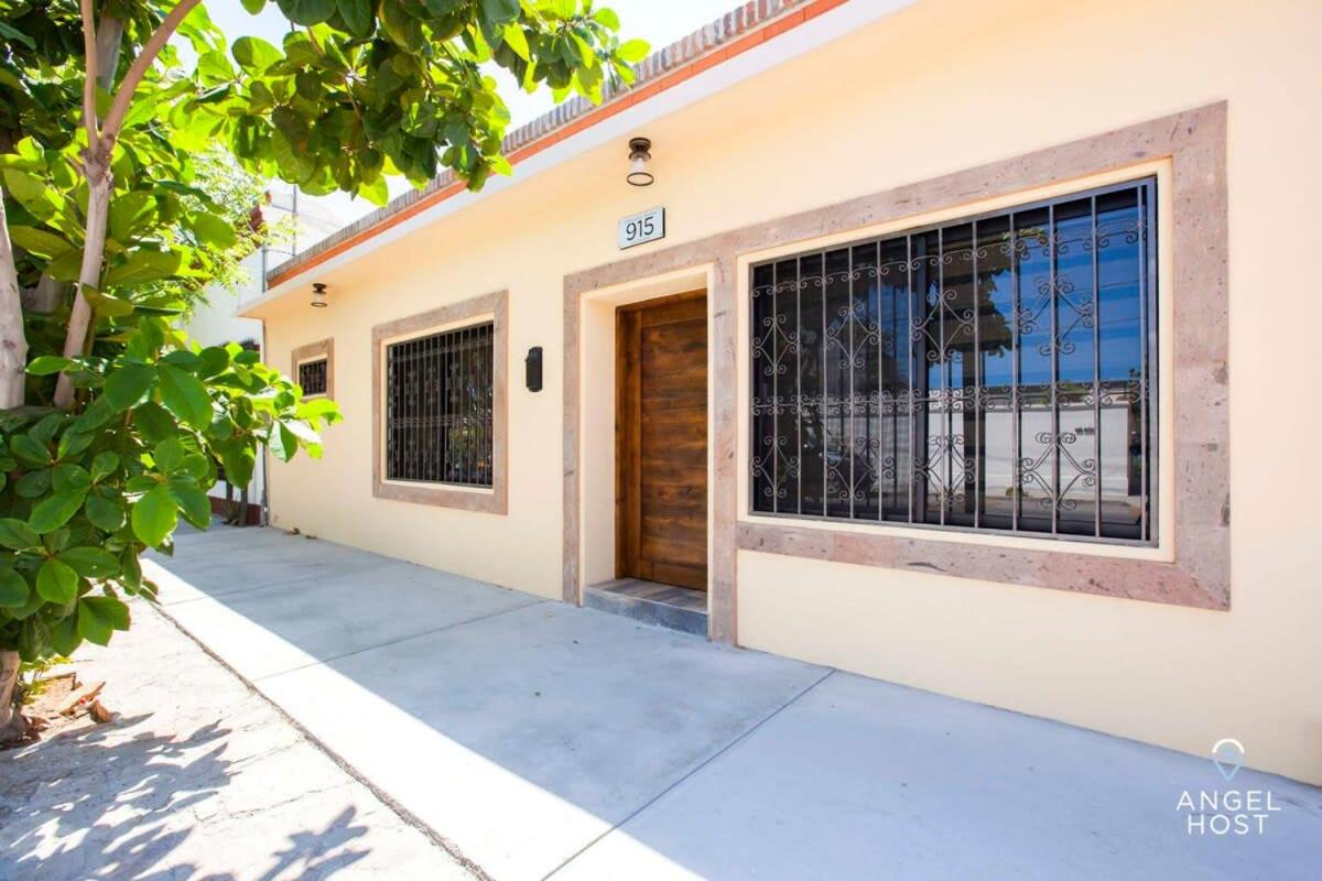 Prime Location 1 Block to Malecon Smart TV & WiFi