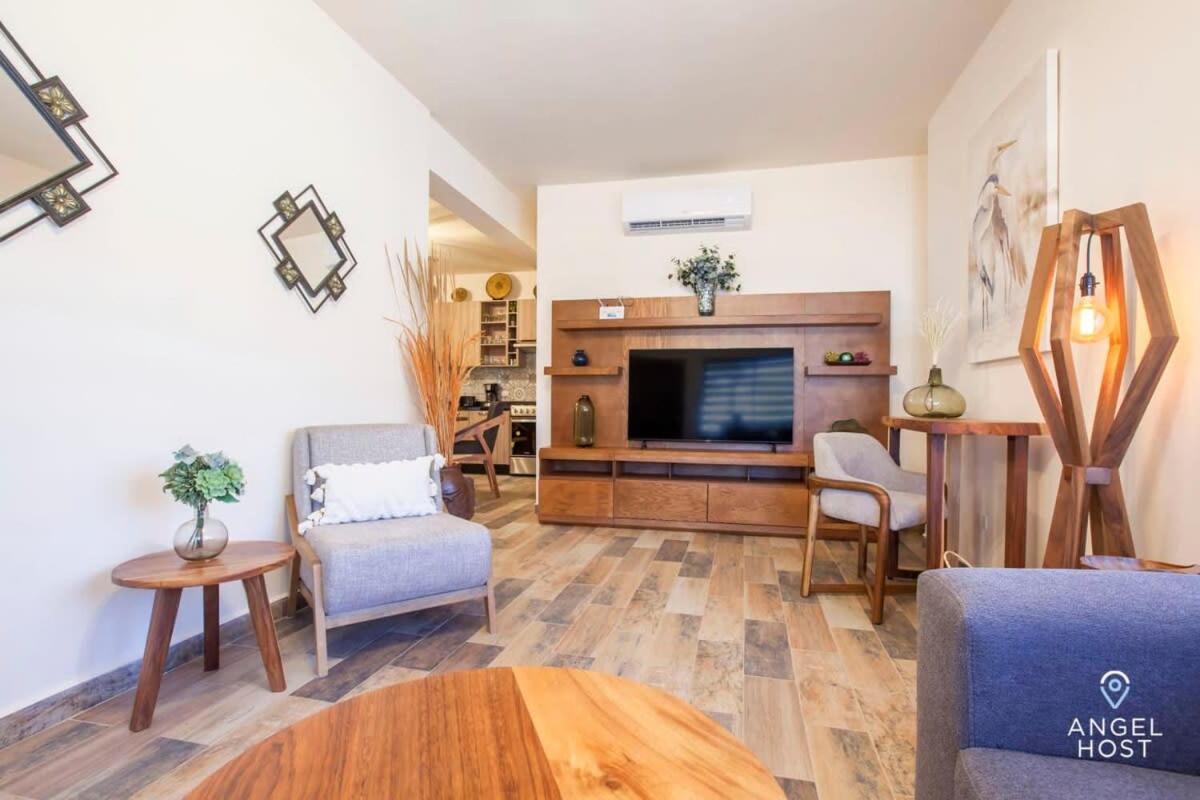Prime Location 1 Block to Malecon Smart TV & WiFi