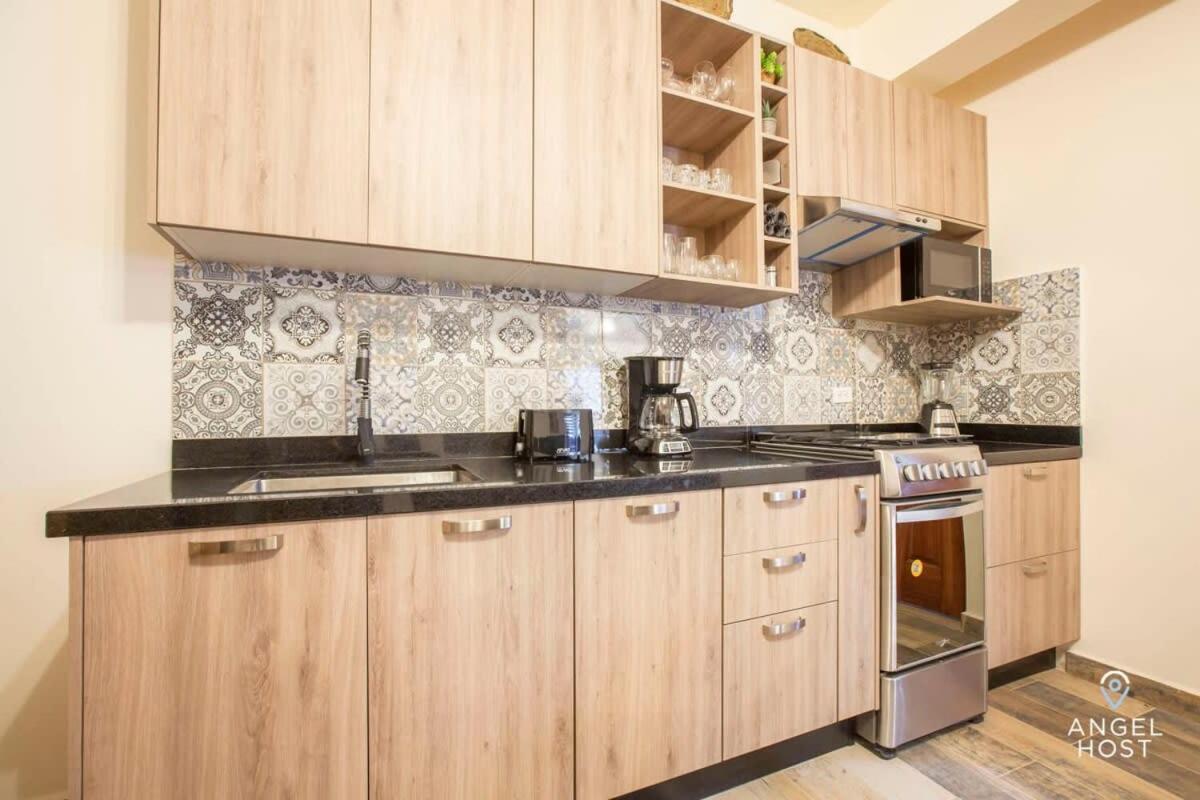 Prime Location 1 Block to Malecon Smart TV & WiFi