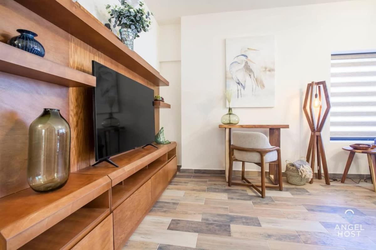 Prime Location 1 Block to Malecon Smart TV & WiFi