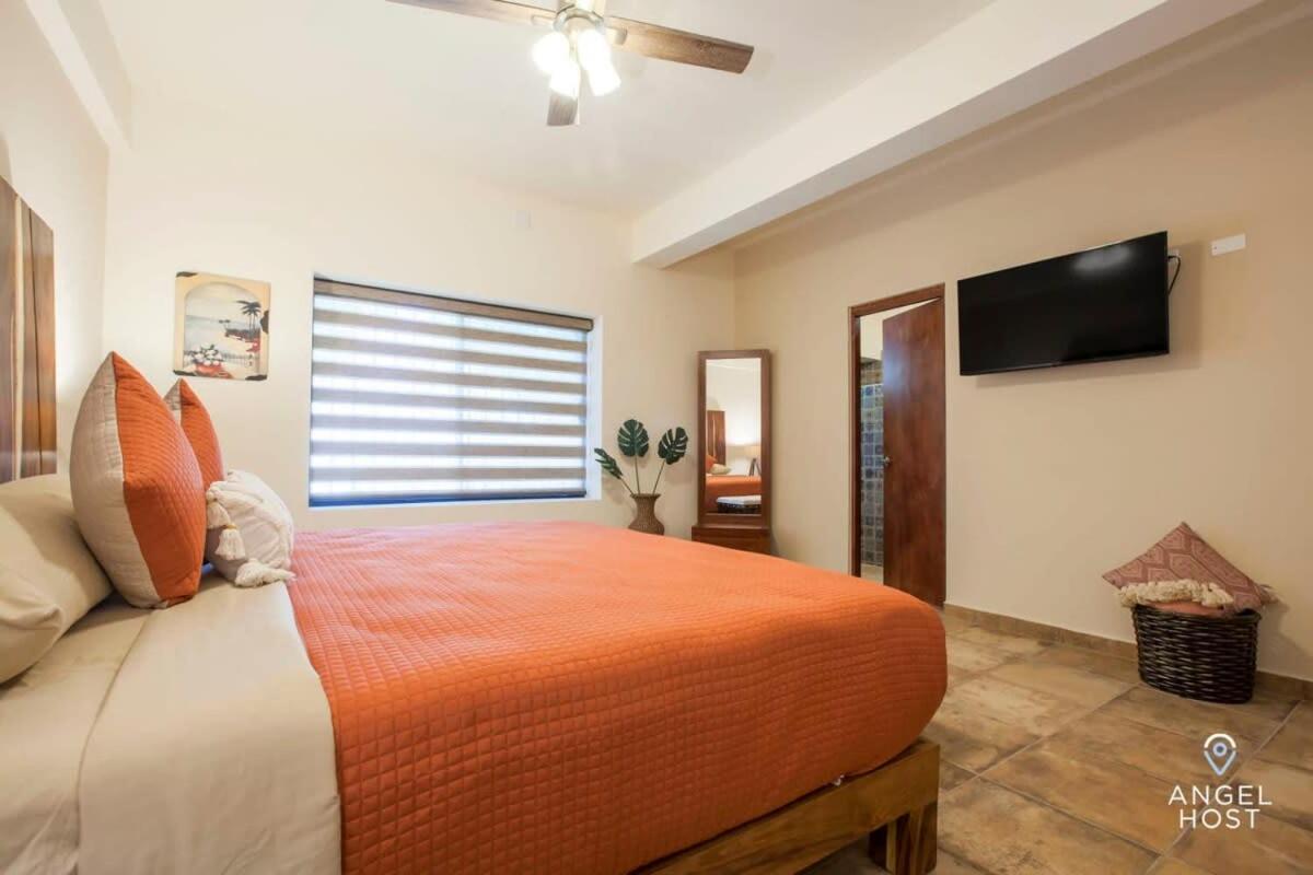 Prime Location 1 Block to Malecon Smart TV & WiFi