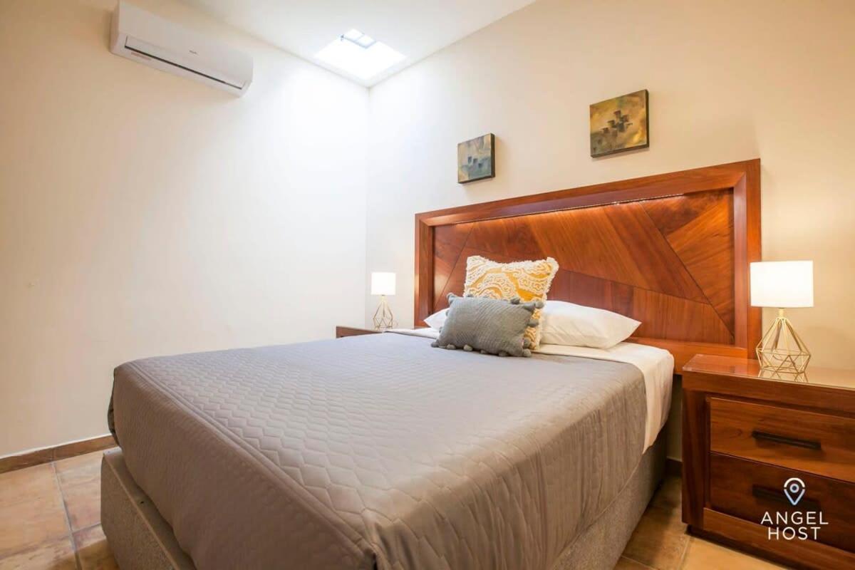 Prime Location 1 Block to Malecon Smart TV & WiFi