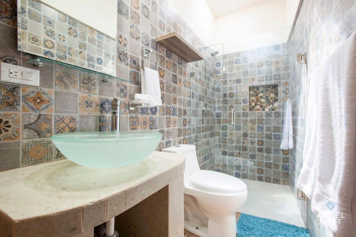 Prime Location 1 Block to Malecon Smart TV & WiFi