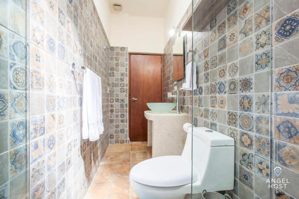 Prime Location 1 Block to Malecon Smart TV & WiFi