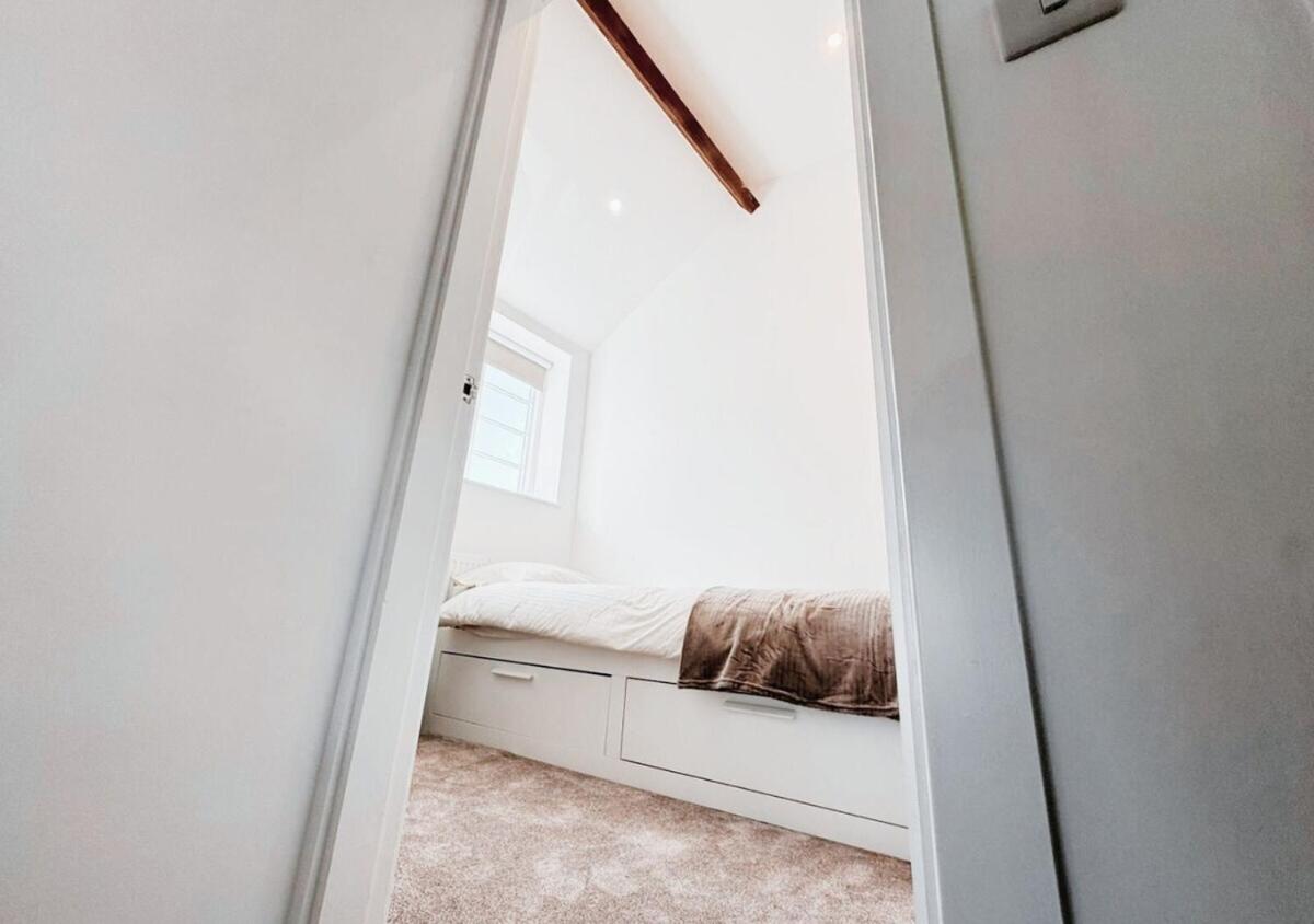Cosy & Luxury 2BR Flat in Calverton