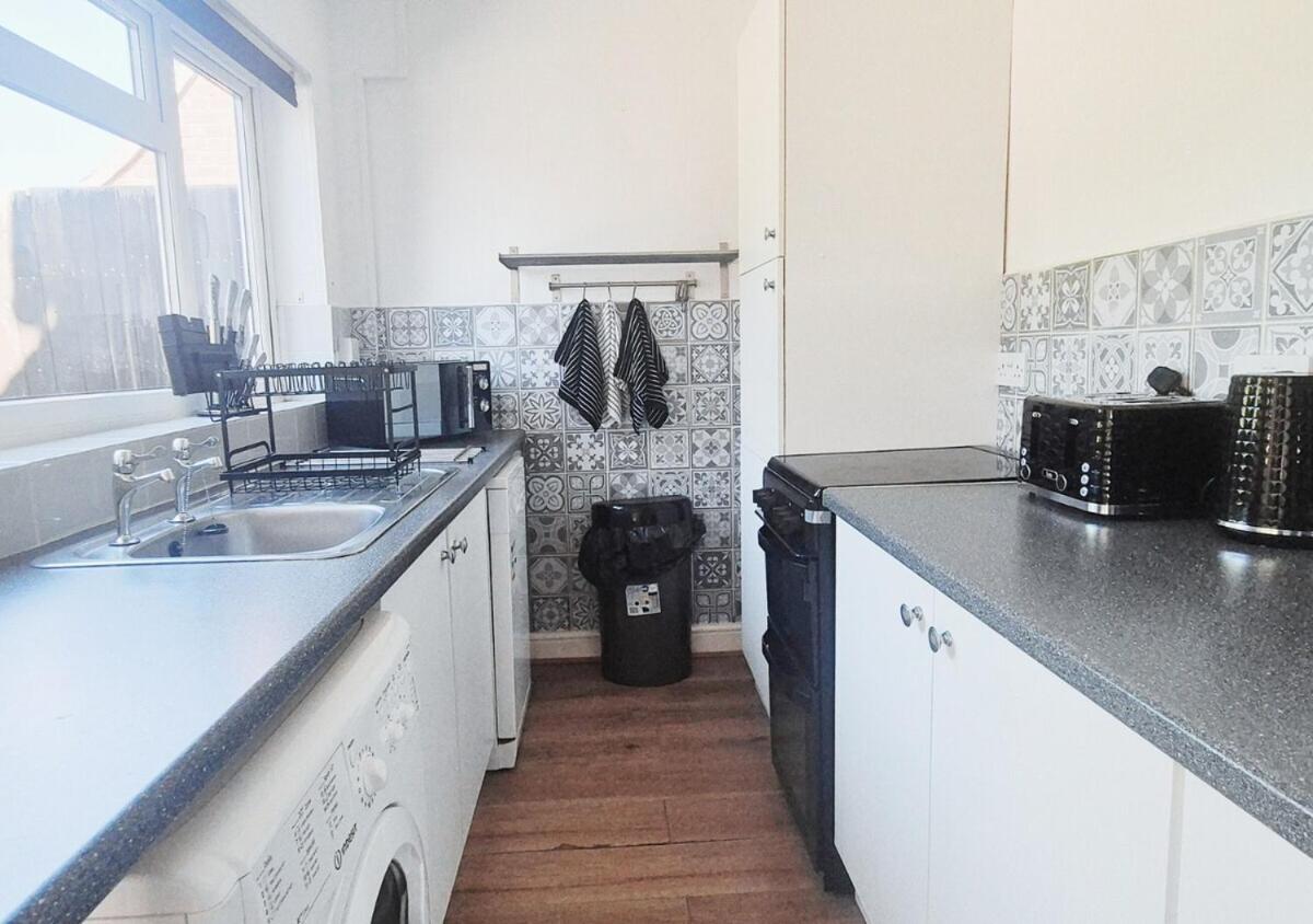 Cosy 2BR House on Quiet Street