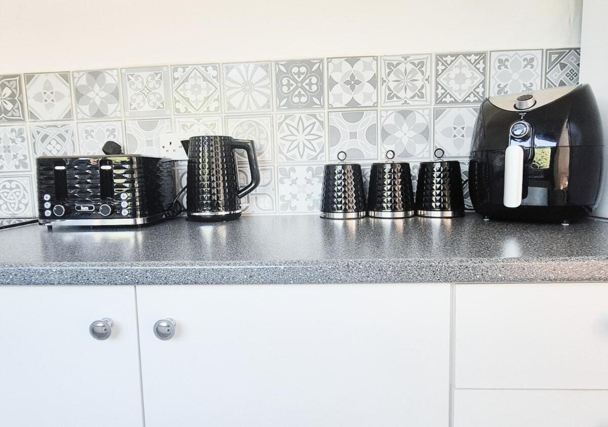 Cosy 2BR House on Quiet Street