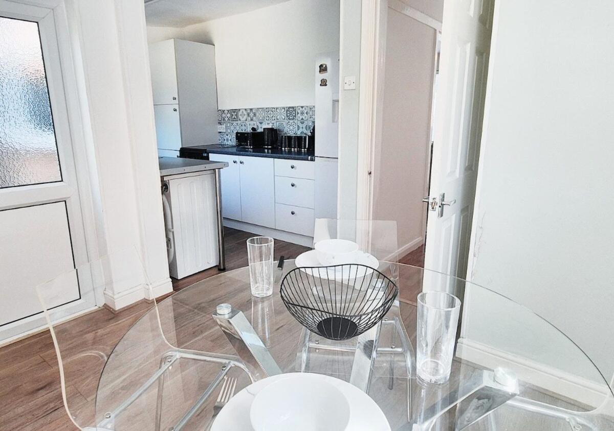 Cosy 2BR House on Quiet Street
