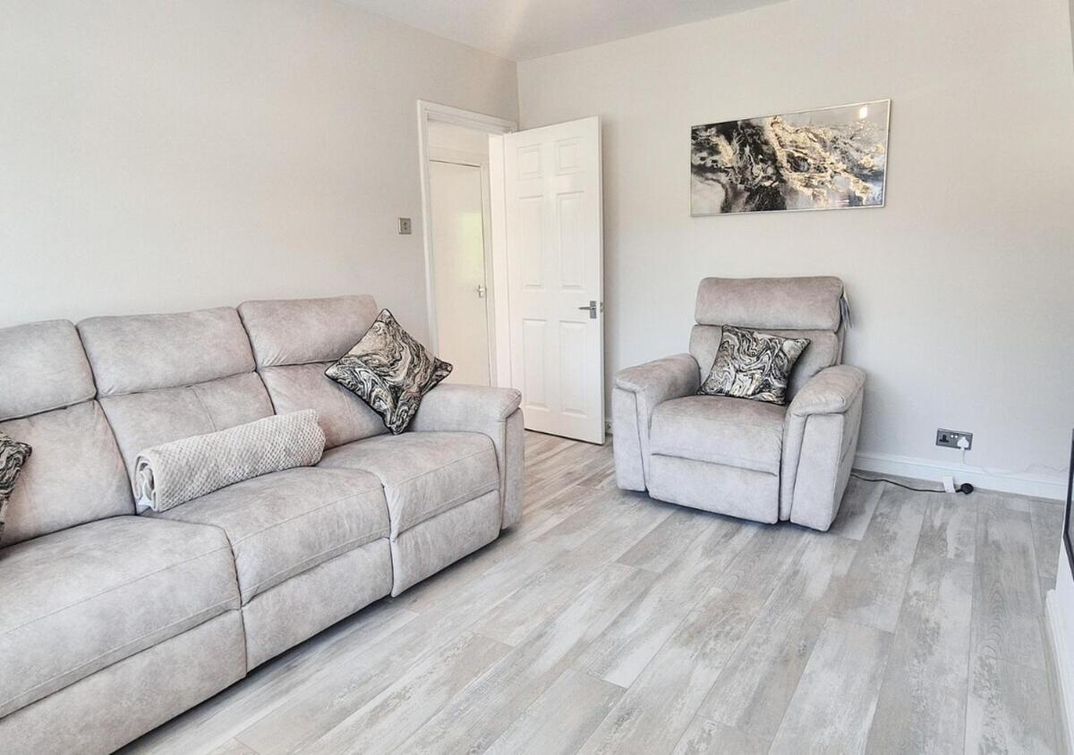 Cosy 2BR House on Quiet Street