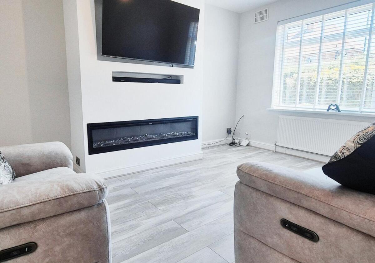 Cosy 2BR House on Quiet Street