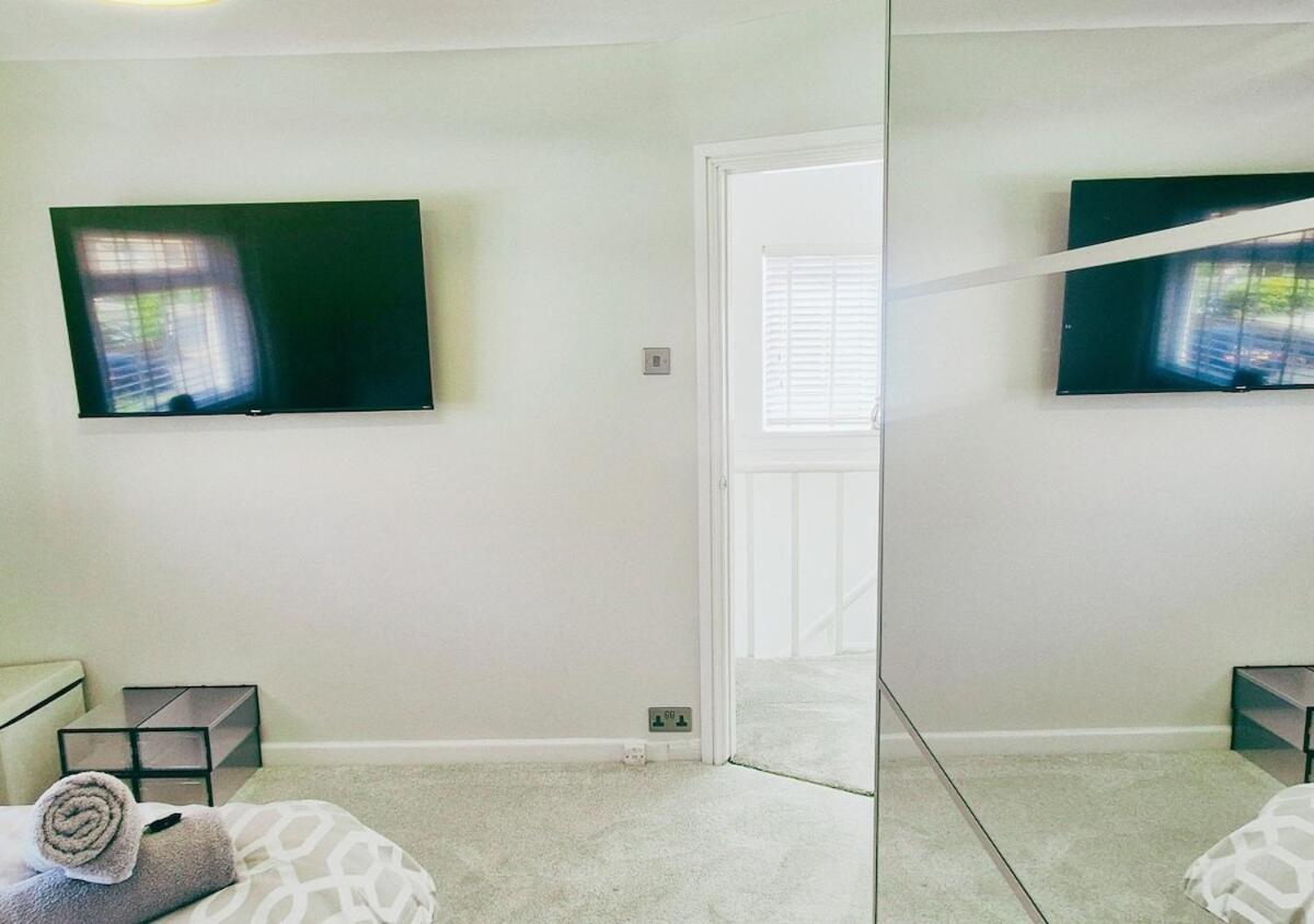 Cosy 2BR House on Quiet Street