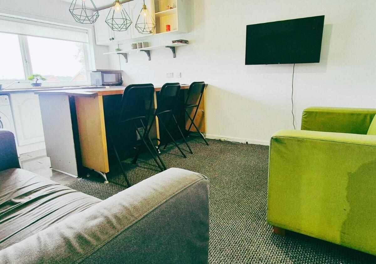 Comfy 3BR Flat on Quiet Street in Wollaton