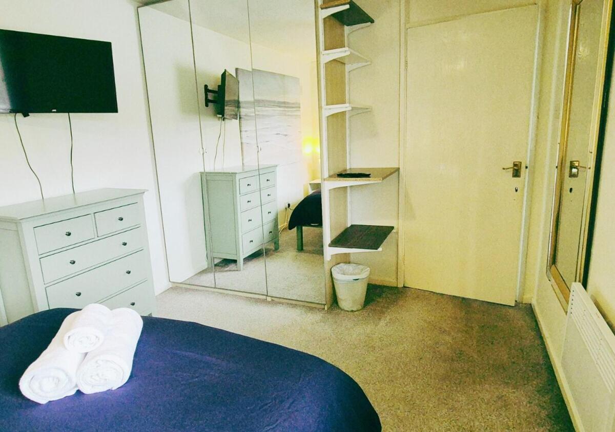 Comfy 3BR Flat on Quiet Street in Wollaton