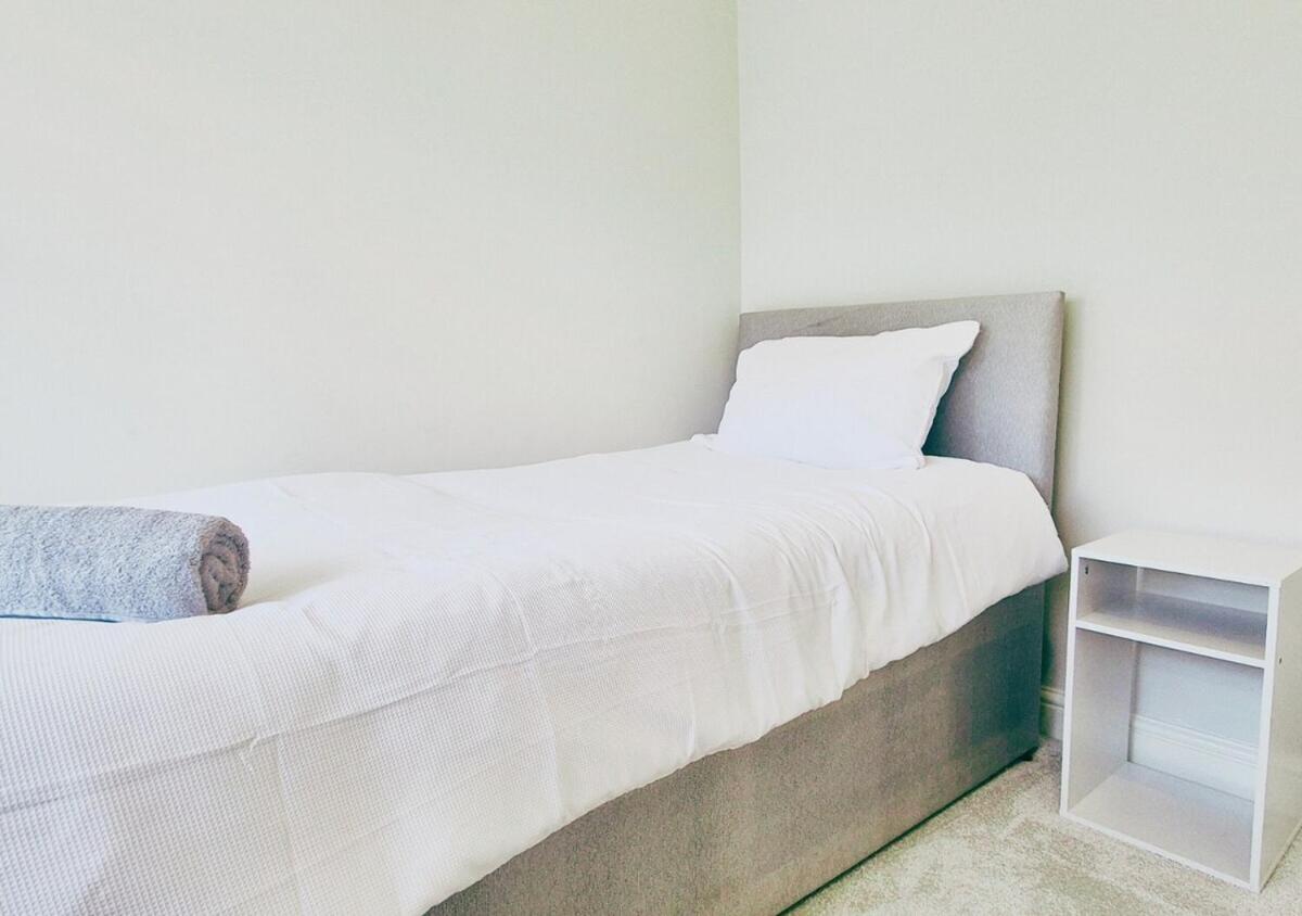 Cosy 2BR House on Quiet Street