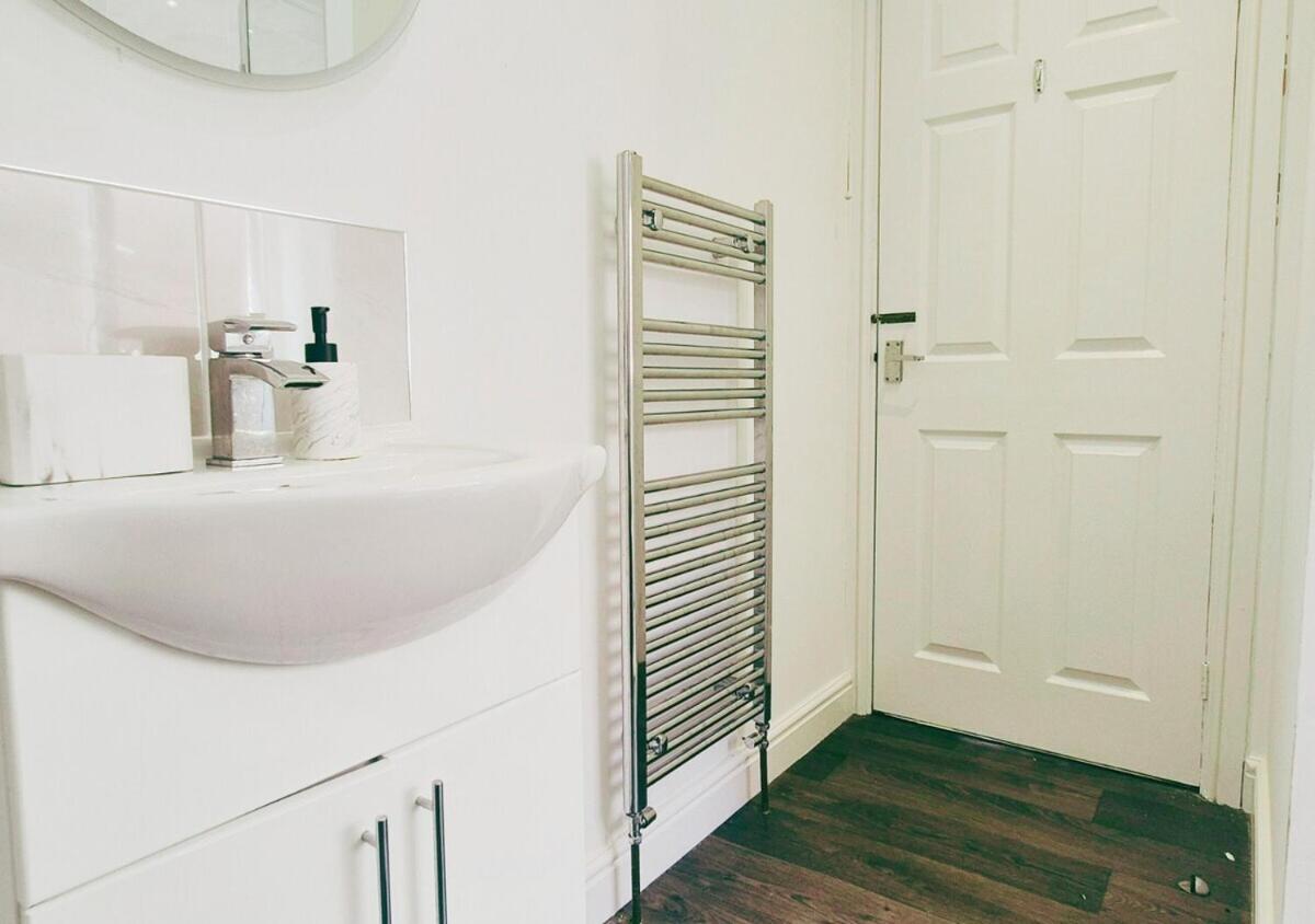 Cosy 2BR House on Quiet Street