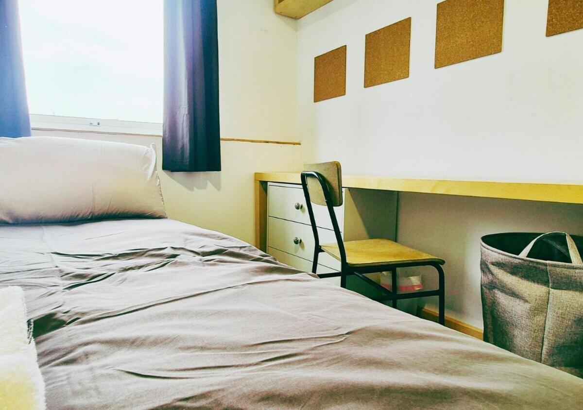 Comfy 3BR Flat on Quiet Street in Wollaton