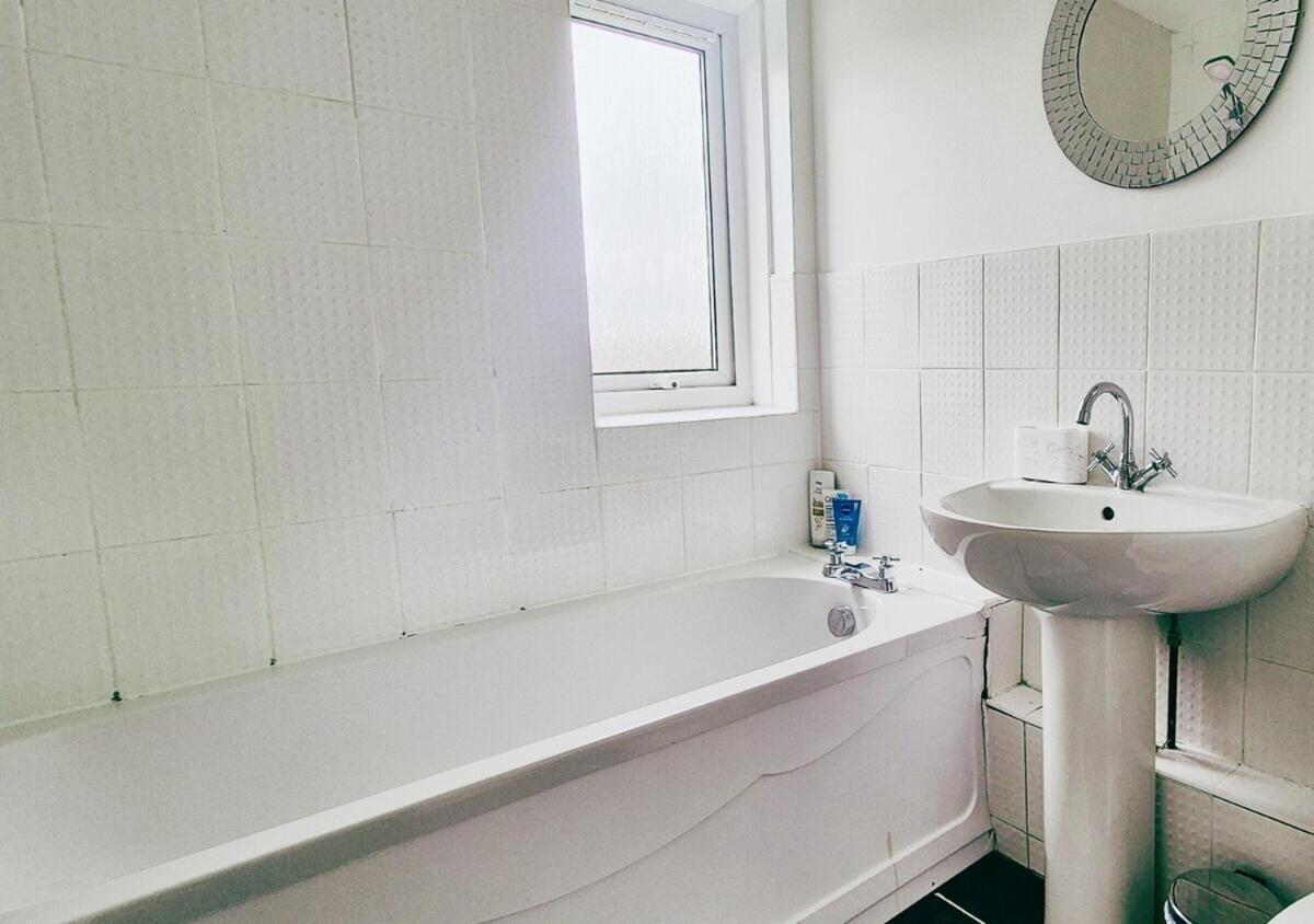 Comfy 3BR Flat on Quiet Street in Wollaton