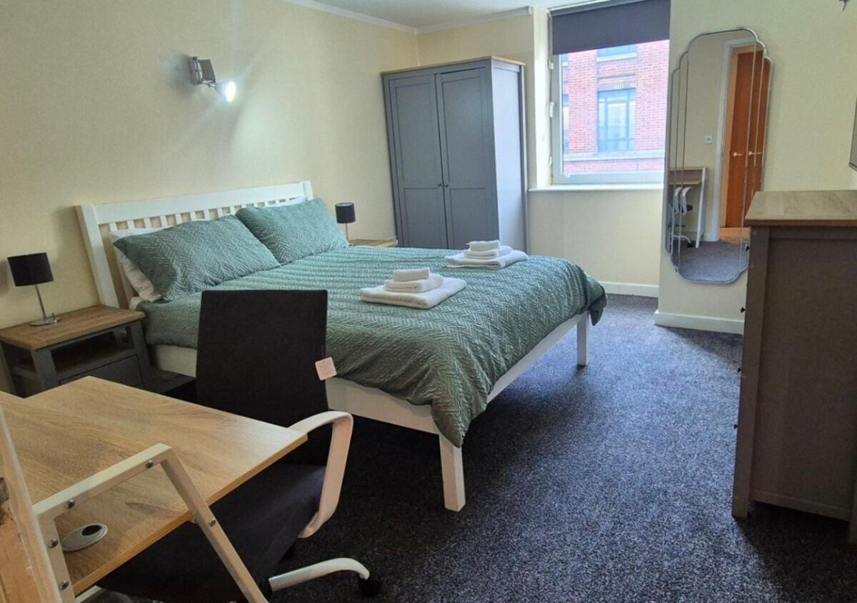 Stylish 1BR Flat Next to Hockley with FREE parking