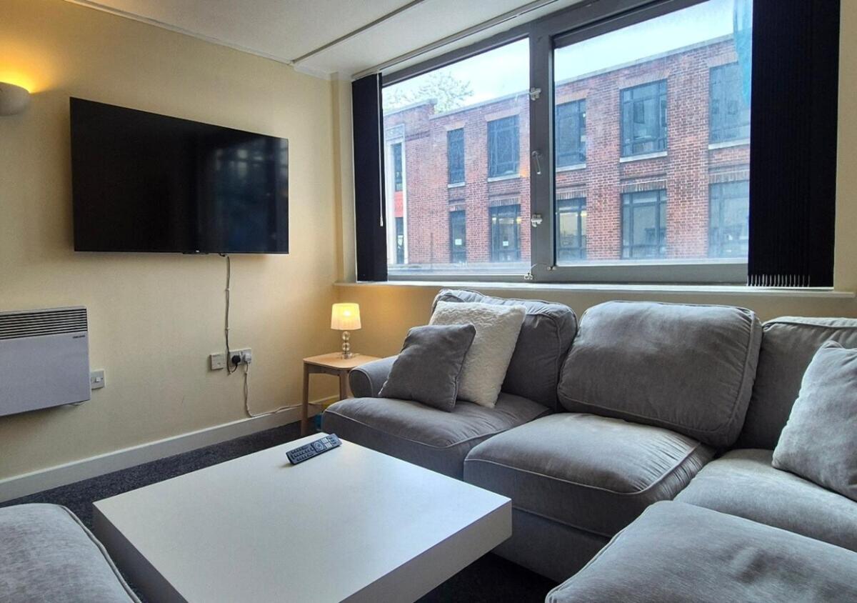 Stylish 1BR Flat Next to Hockley with FREE parking