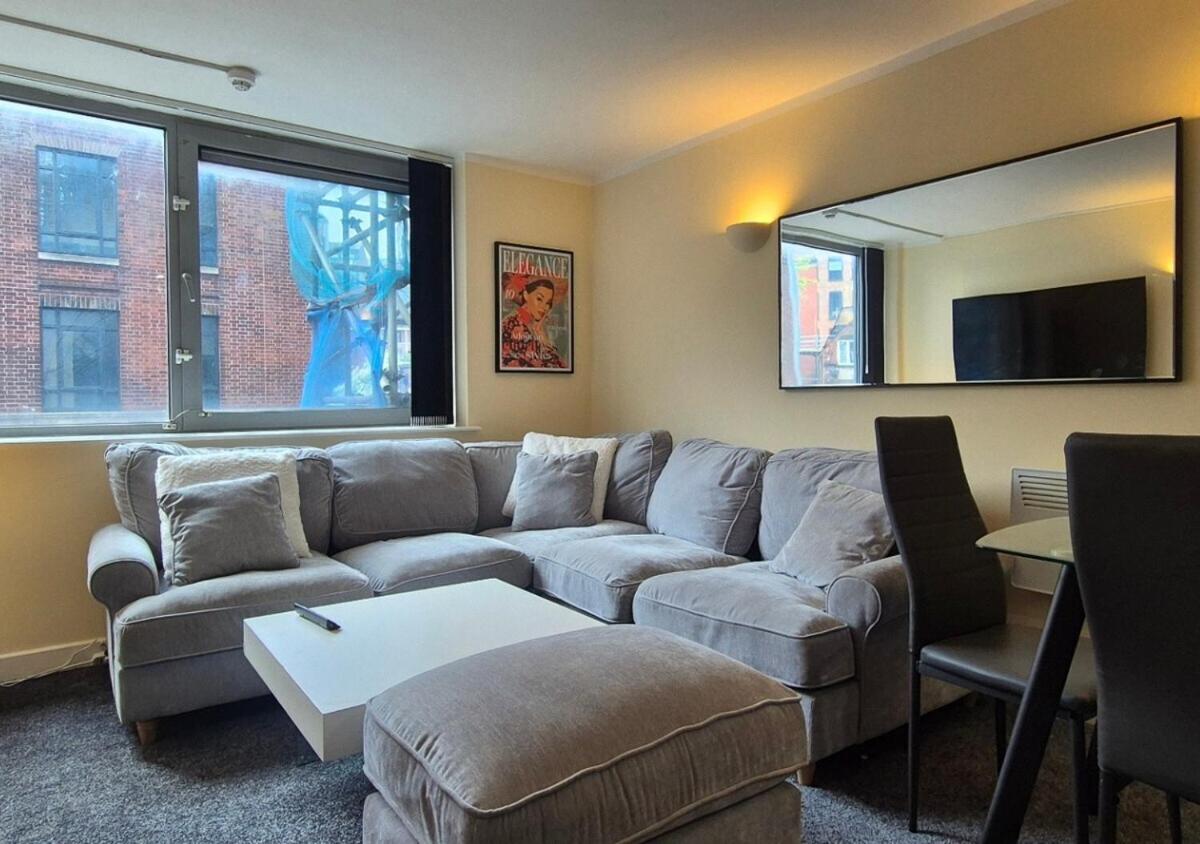 Stylish 1BR Flat Next to Hockley with FREE parking