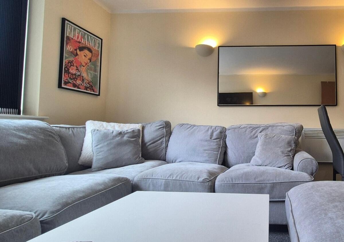 Stylish 1BR Flat Next to Hockley with FREE parking