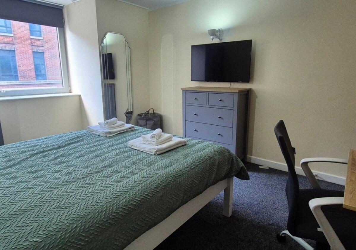 Stylish 1BR Flat Next to Hockley with FREE parking
