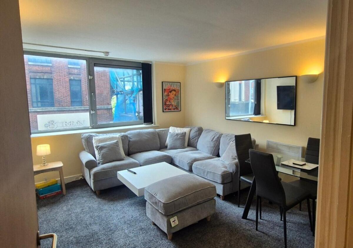 Stylish 1BR Flat Next to Hockley with FREE parking