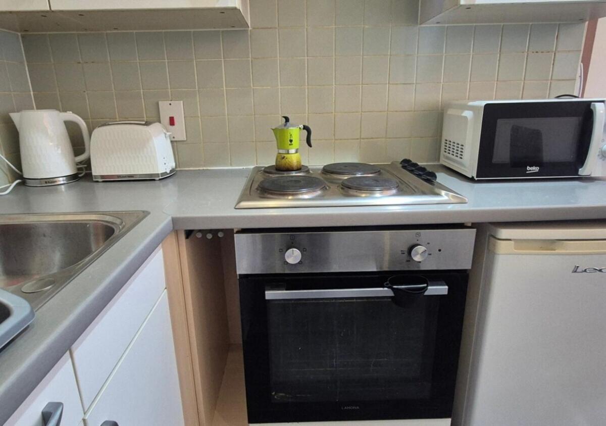 Stylish 1BR Flat Next to Hockley with FREE parking
