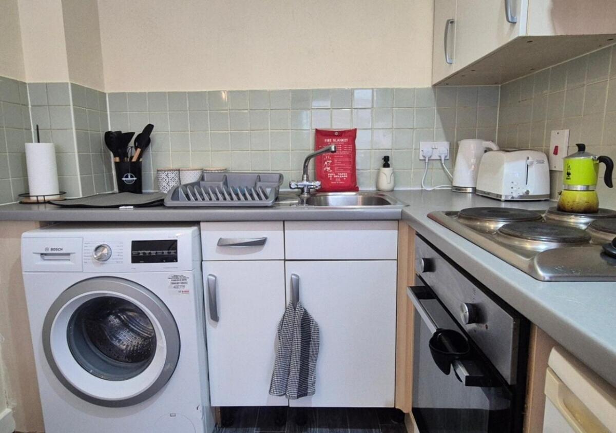 Stylish 1BR Flat Next to Hockley with FREE parking