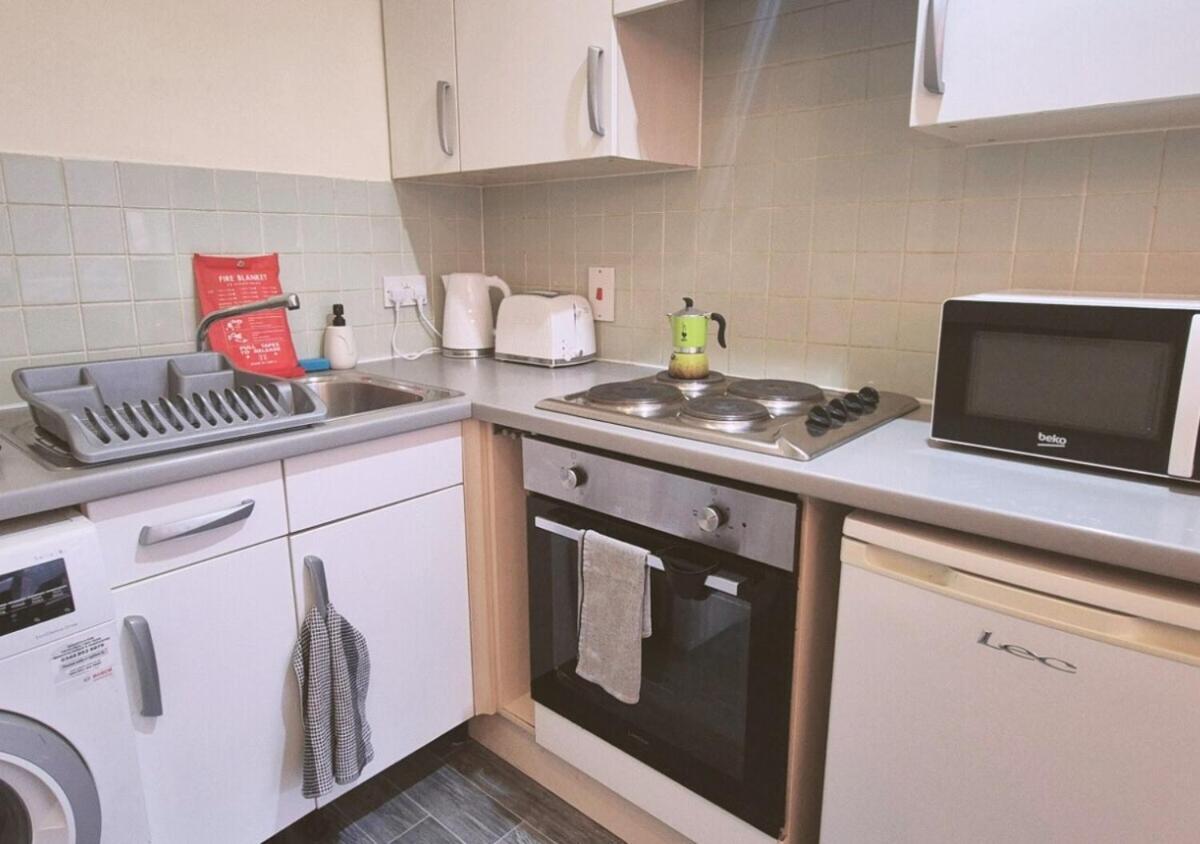 Stylish 1BR Flat Next to Hockley with FREE parking