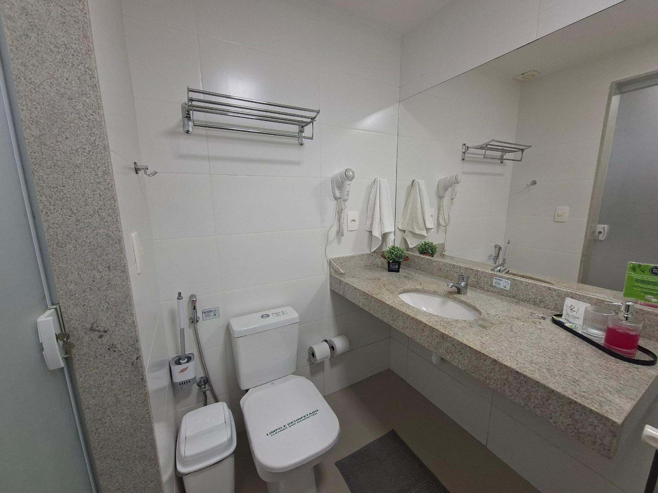 Stay with pool and sauna just steps from the beach in Cabo Frio - HSC